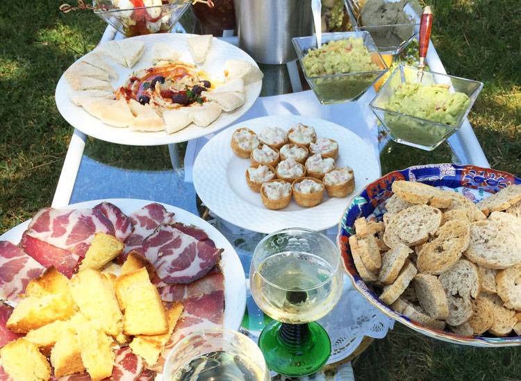 Enjoy the Outdoors With a Mediterranean Picnic